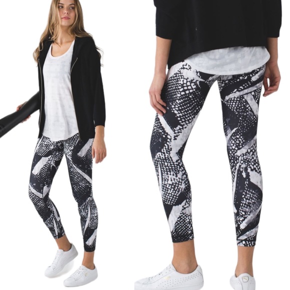 lululemon athletica Pants - Lululemon High Times 7/8 Pant Full On Luon Static Mist White Black 8